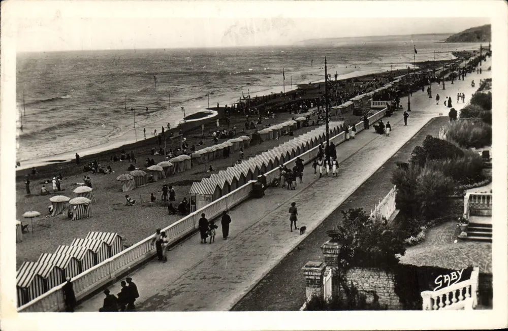 Cabourg (Calvados) — Die Digue und allgemeiner Blick auf den Strand — Éditions Caby - Vorderseite