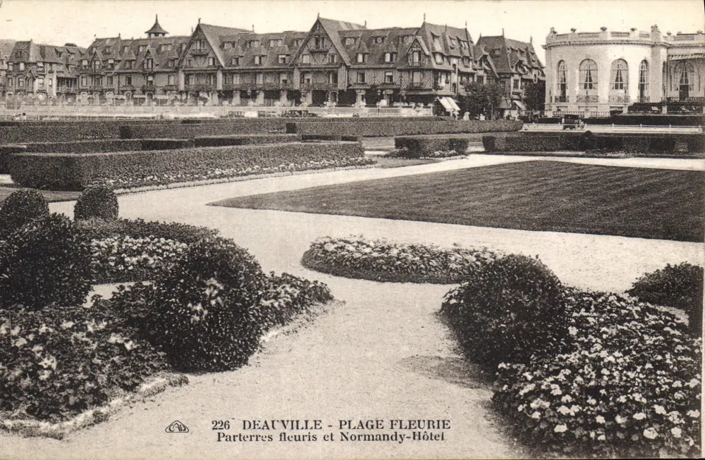 Deauville - Blühende Strände — Blühende Parterres und Normandy-Hotel — Serie 226 - Vorderseite