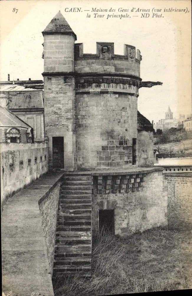 Caen — Haus der Krieger (Innenansicht), die Haupttürme — ND Phot. - Vorderseite