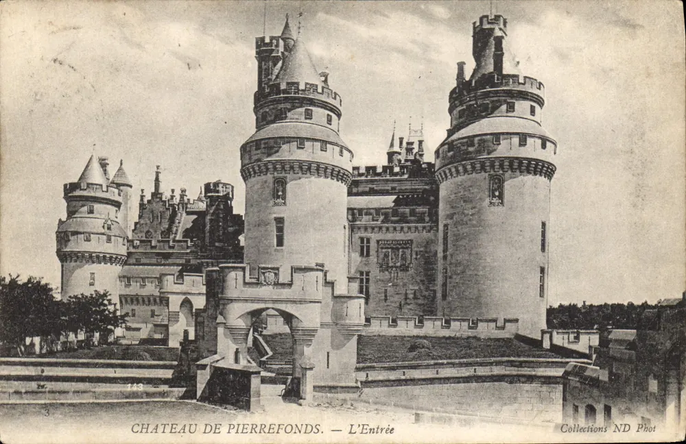 Castelo de Pierrefonds — A Entrada — Coleções ND Phot - Frente