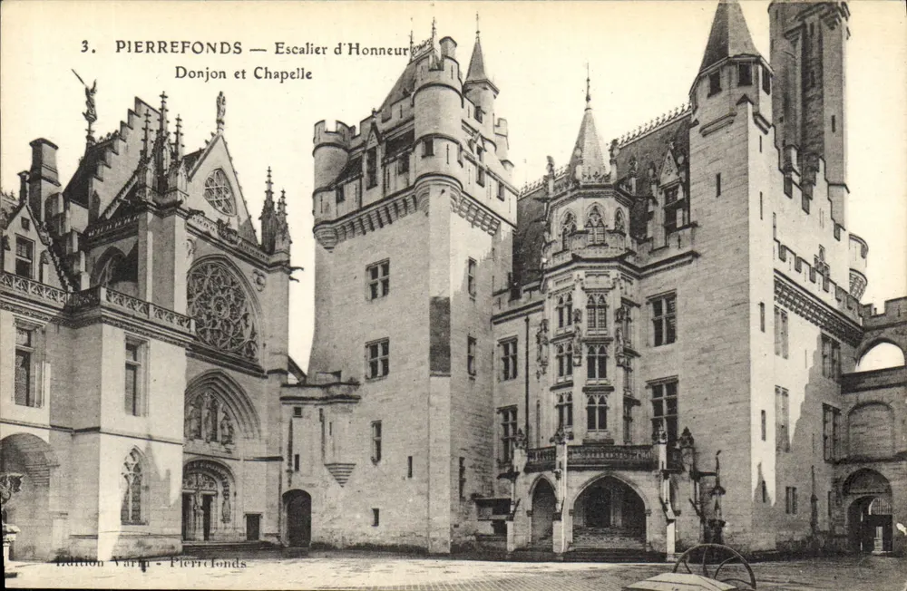 Pierrefonds — Escalera de honor, Torre y Capilla — Edición Varin - Pierrefonds - Anverso