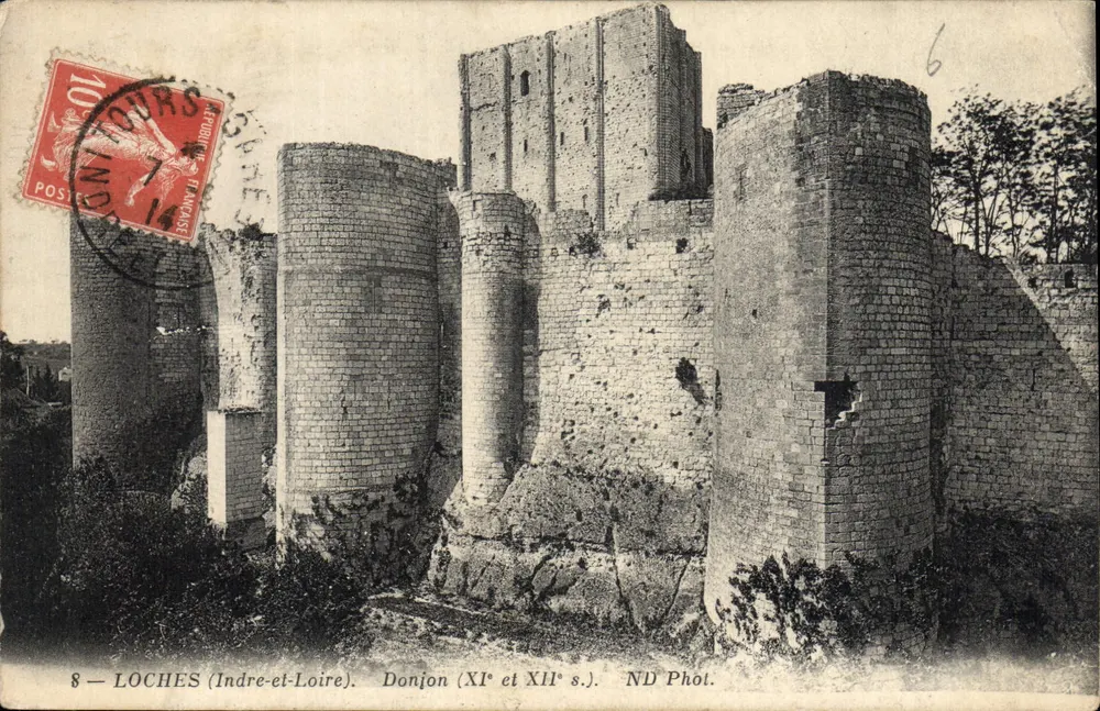 Loches (Indre-et-Loire) — Torre de defesa dos séculos XI e XII — ND Phot. - Frente