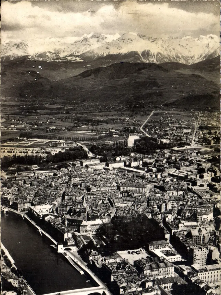 Grenoble (Isère) — Vista aérea — Edições fotográficas à beira do Isère, n°55 - Frente