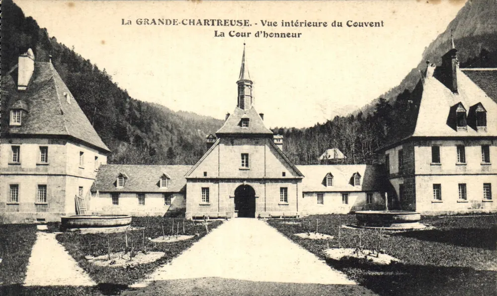 La Grande-Chartreuse - Innenansicht des Klosters - Der Ehrenhof - Vorderseite