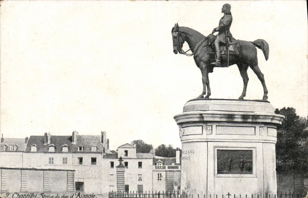 Chantilly. Estátua do duque d'Aumale — editor AQUA PHOTO, n° 60 - Frente