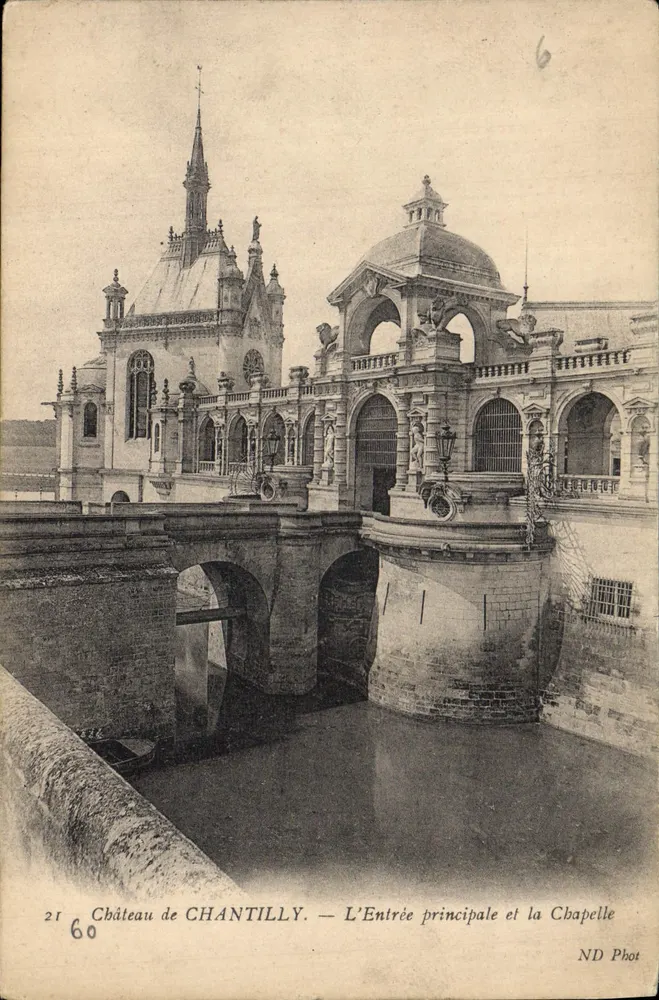Schloss CHANTILLY — Der Haupteingang und die Kapelle — ND Phot - Vorderseite