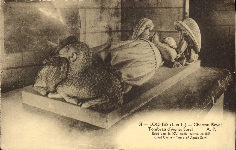 Loches (Loir-et-Cher) — Grabmal von Agnès Sorel — Königlicher Schloss - Vorderseite