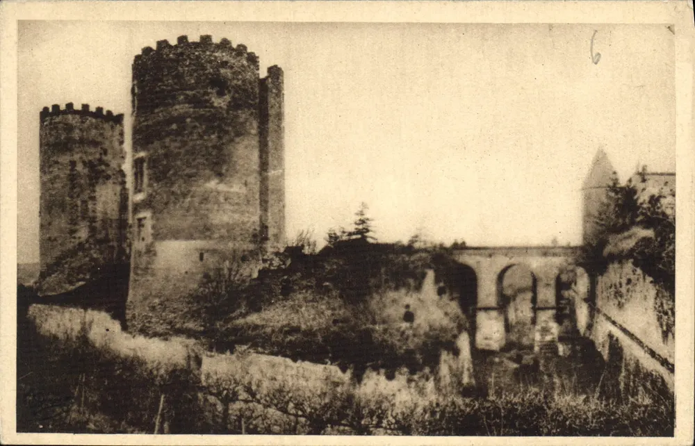 Tours und Gräben des feudalen Schlosses CINQ-MARS (l.-et-L.) — R. Dorange, Verlag, Tours - Vorderseite