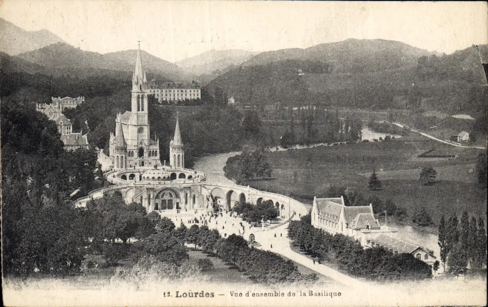 Lourdes — Vista geral da Basílica — Editor: Lourdes, n° 12 - Frente