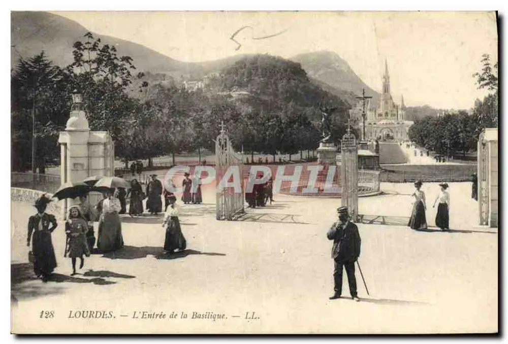 Lourdes — A Entrada da Basílica — LL. - Frente