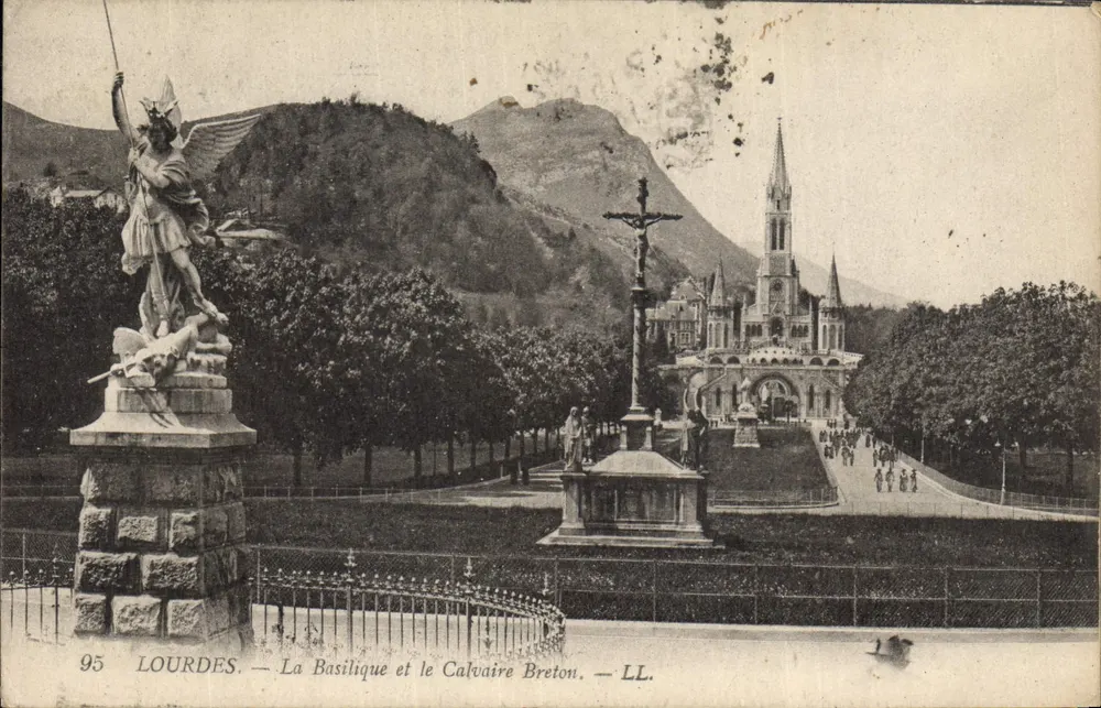 Lourdes — Die Basilika und der Bretonische Calvary — LL. Nr. 95 - Vorderseite
