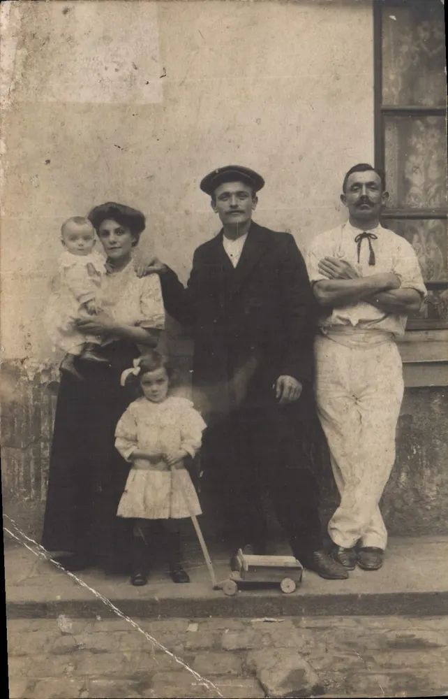 Familie und Freunde — vor einer Wand — n°10 - Vorderseite