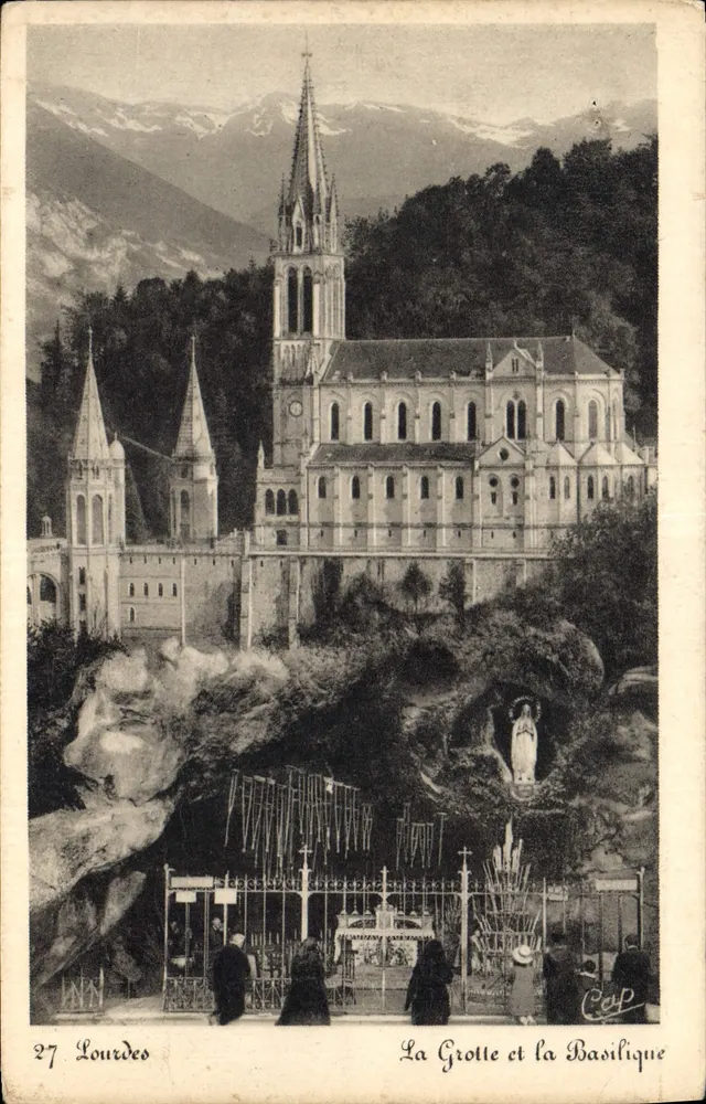 Lourdes — La Gruta y la Basílica — Cup - Anverso