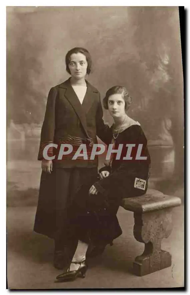 Duas jovens mulheres — estúdio — Foto Miret - La Noue (Loire) - Frente