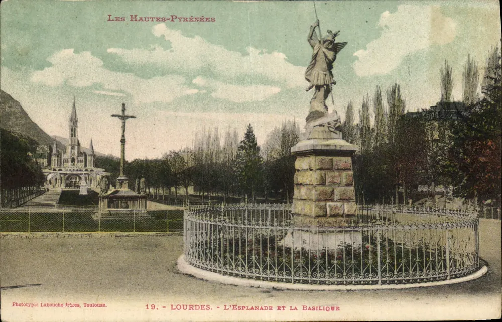 Lourdes — Die Esplanade und die Basilika — Phototypie Lahouche frères, Toulouse - Vorderseite