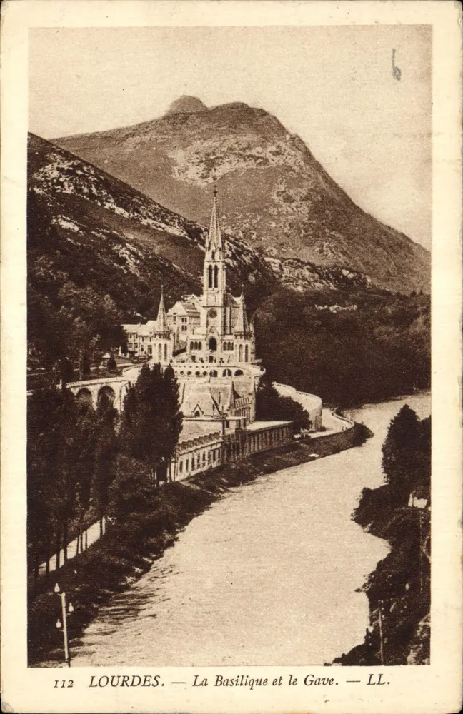 Lourdes — A Basílica e o Gave — LL. — n° 112 - Frente
