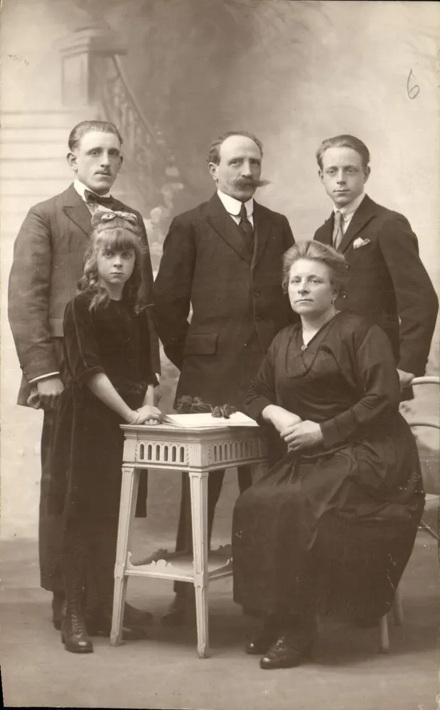 Família Degraeve — Dourmi — Carte postale familiale - Frente
