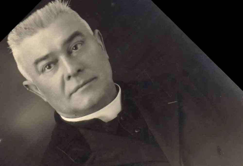 Portret van een priester — onbekende uitgever, serie-nummer niet zichtbaar - Voorkant