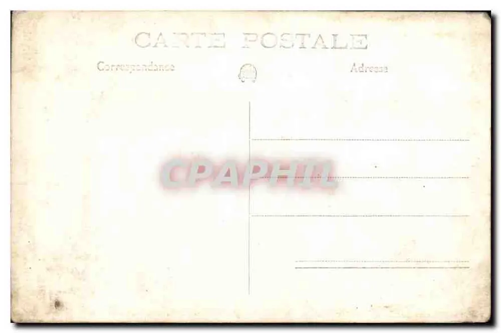 Dois homens em traje — diante de uma parede com janela decorada — carta postal - Verso