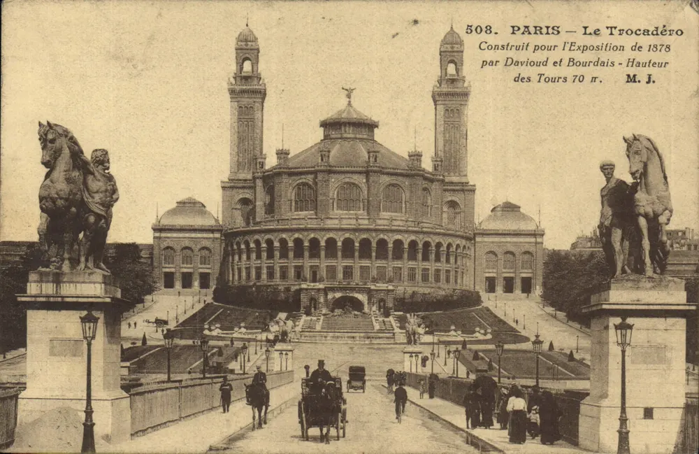 Paris — O Trocadéro — Construído para a Exposição de 1878 por Davioud e Bourdais — M.J. — n° 508 - Frente