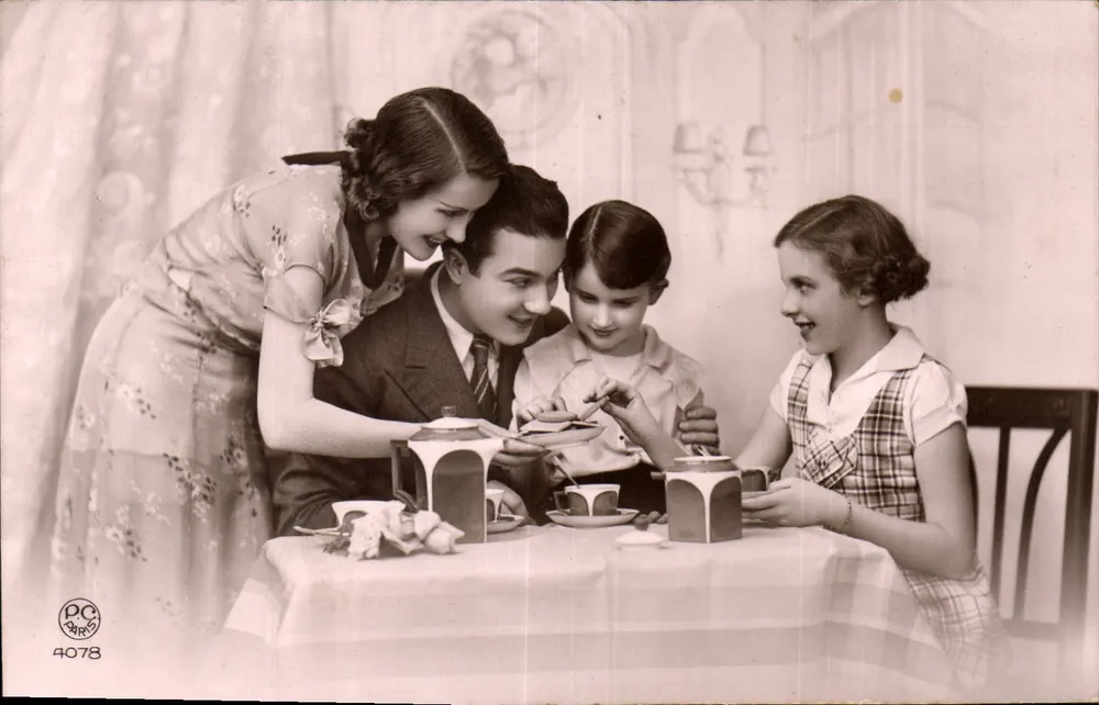Família ao almoço — P-C PARIS n°4078 - Frente