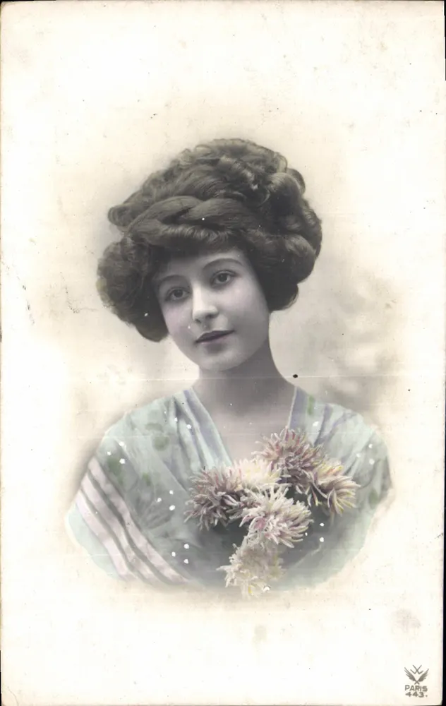 Jovem mulher com flor — Paris 443 — editor Paris 443 - Frente