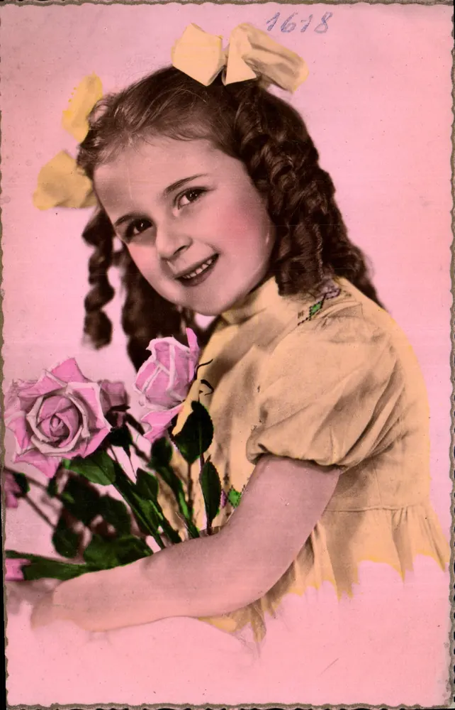 Menina sorridente com rosas — série 1618 — Imprimerie France - Frente