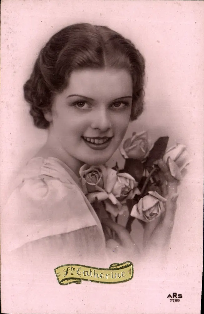 Fada Catherine — Retrato de jovem sorridente segurando rosas — ARS 7789 - Frente