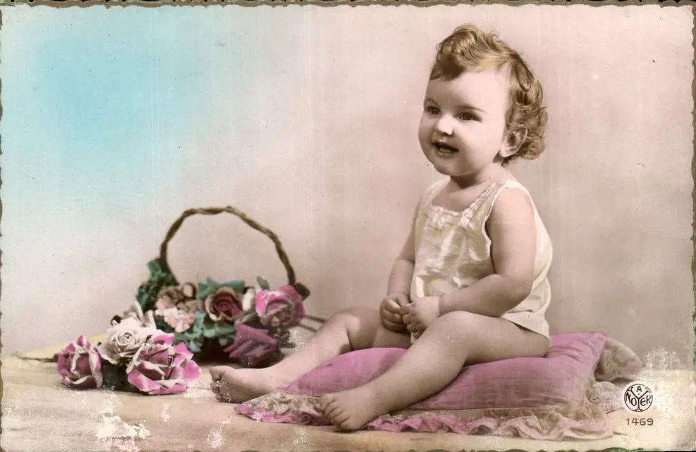 Bebê sorridente — com cesta de rosas — A. NOTER, n° 1469 - Frente