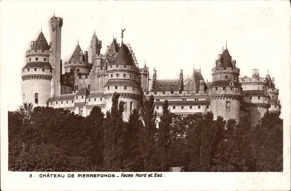 Castelo de Pierrefonds — Faces Norte e Leste — Edição dos Monumentos Históricos no Grand Palais - Frente