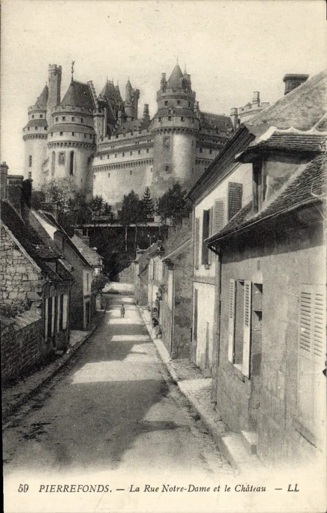Pierrefonds — Straße Notre-Dame und das Schloss — LL - Vorderseite