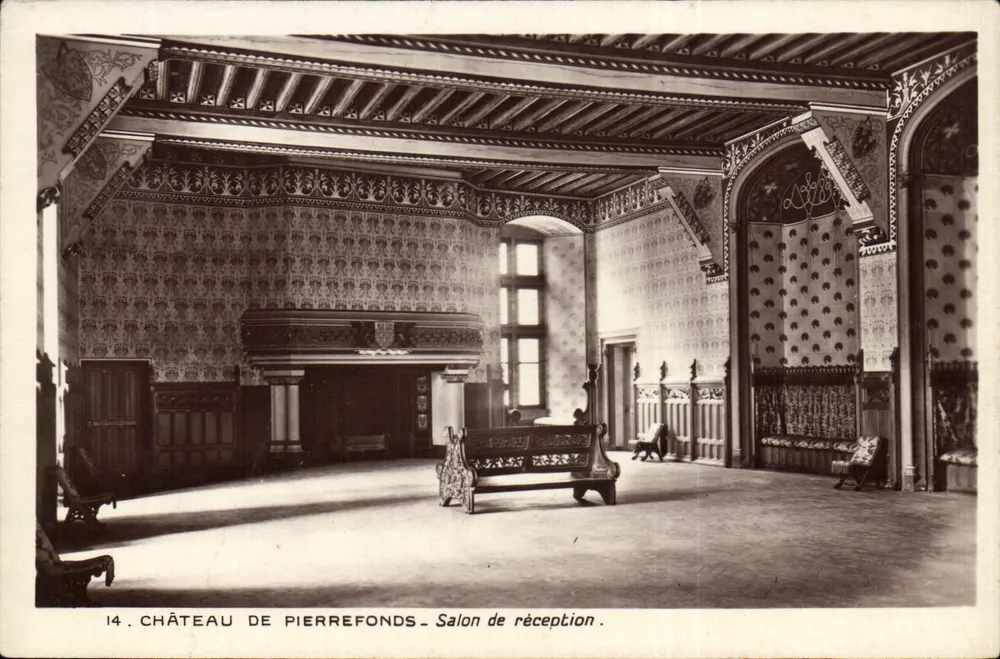 Castelo de Pierrefonds — Salão de recepção — Editor: Monuments Historiques de France, n°14 - Frente