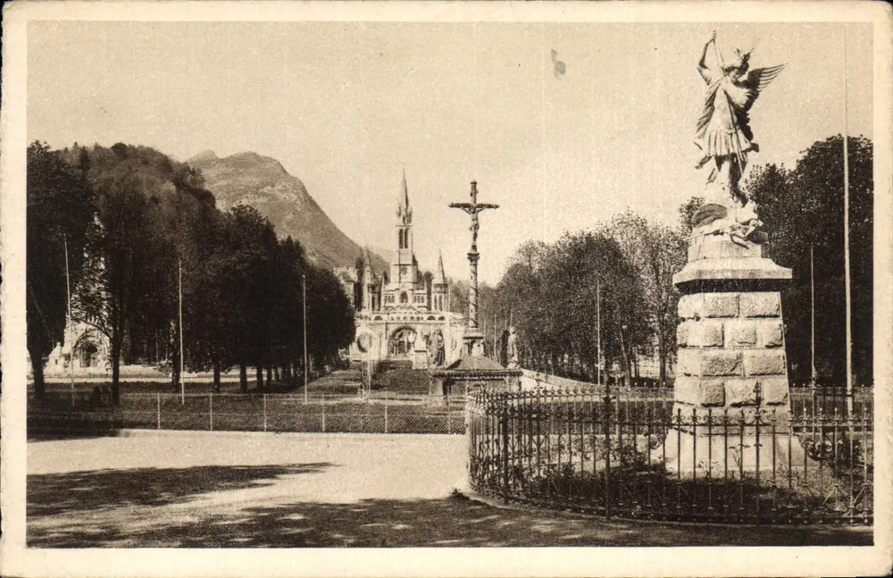 Lourdes — St. Michael, die Kreuz der Bretonen und die Basilika — Edition P. Doucet, Lourdes, n°43 - Vorderseite