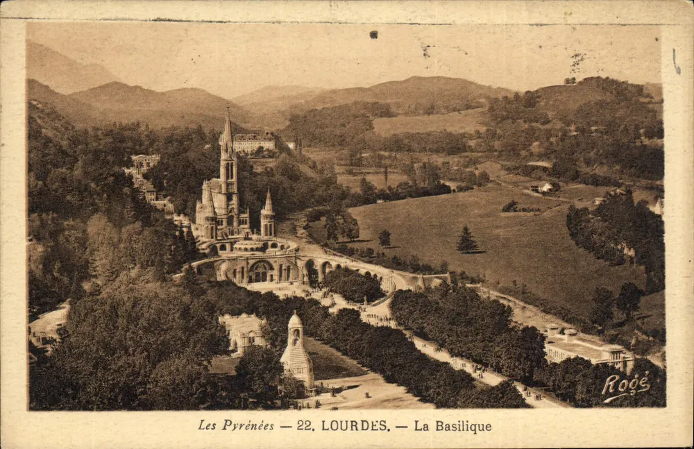 Os Pirineus — 22. LOURDES — A Basílica — Roogé - Frente