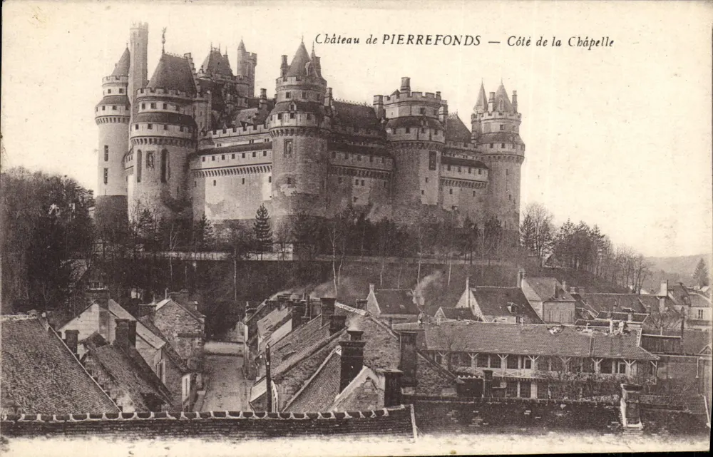 Castelo de PIERREFONDS — Lado da Capela - Frente