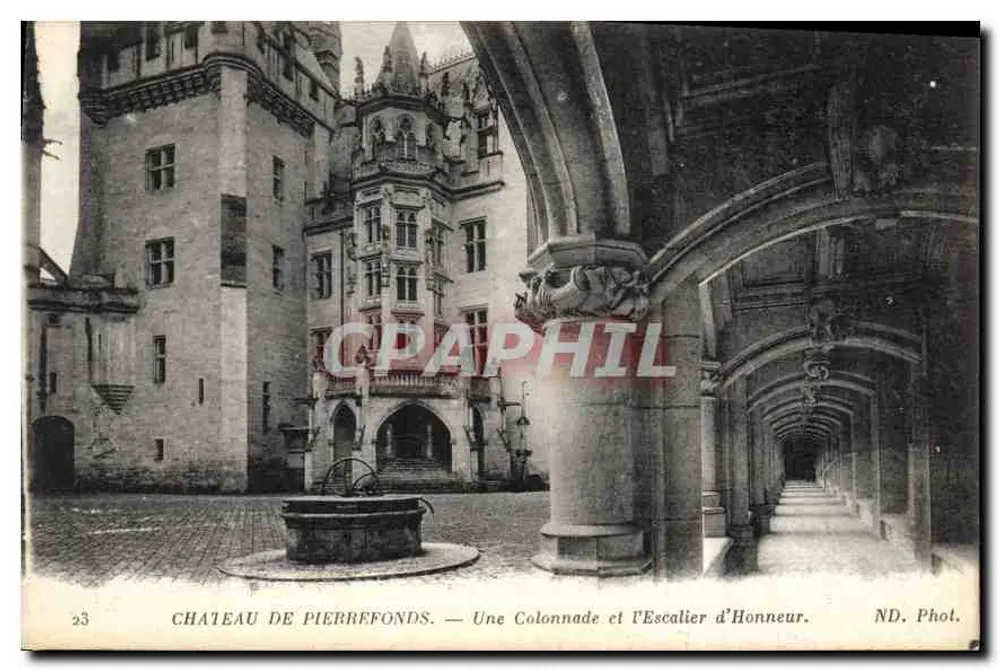 Château de Pierrefonds — Eine Säulenreihe und die Ehrenstiege — ND. Phot. - Vorderseite