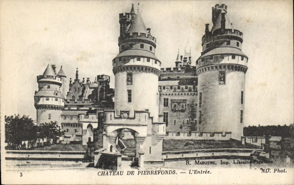 Castelo de Pierrefonds — A Entrada — R. Marotine, Imp. Livraria-Papelaria - Frente