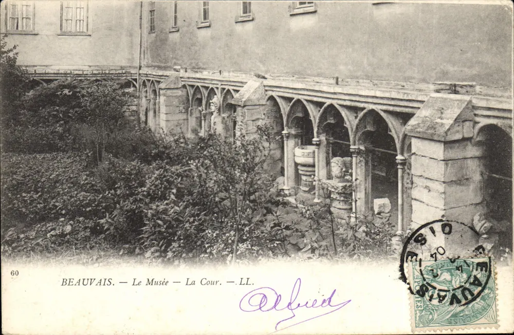 Beauvais — O Museu — A Cour — LL. - Frente