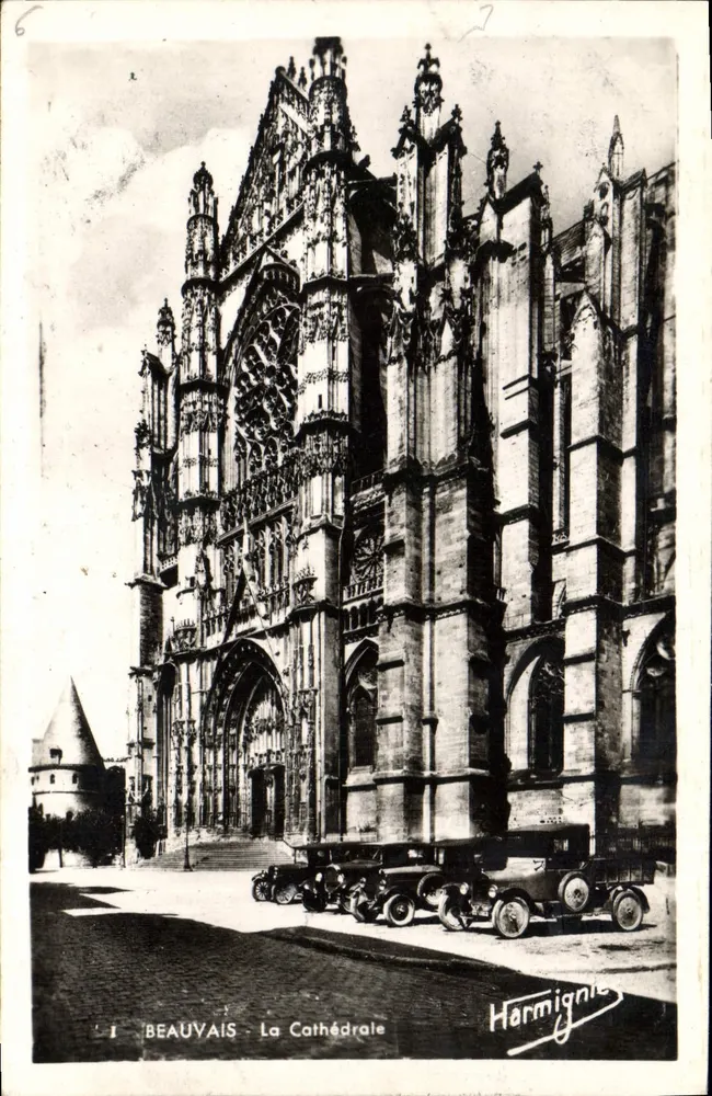 Beauvais - A Catedral — vista da fachada gótica — Harmignies - Frente