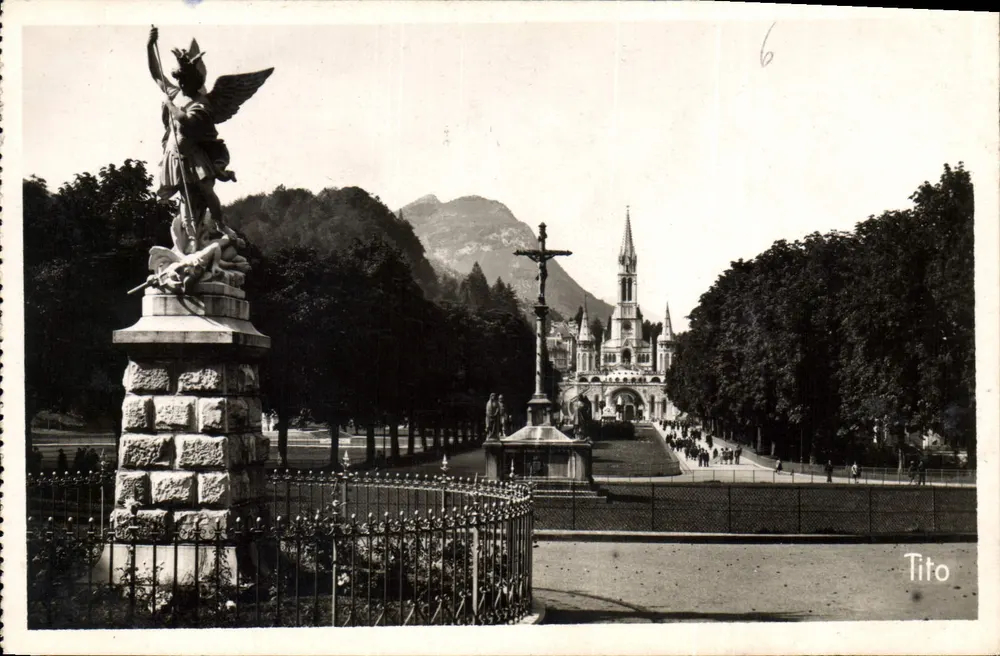 Lourdes — A Esplorade e a Basílica — Edições M. Berjaud, Bordeaux - Frente