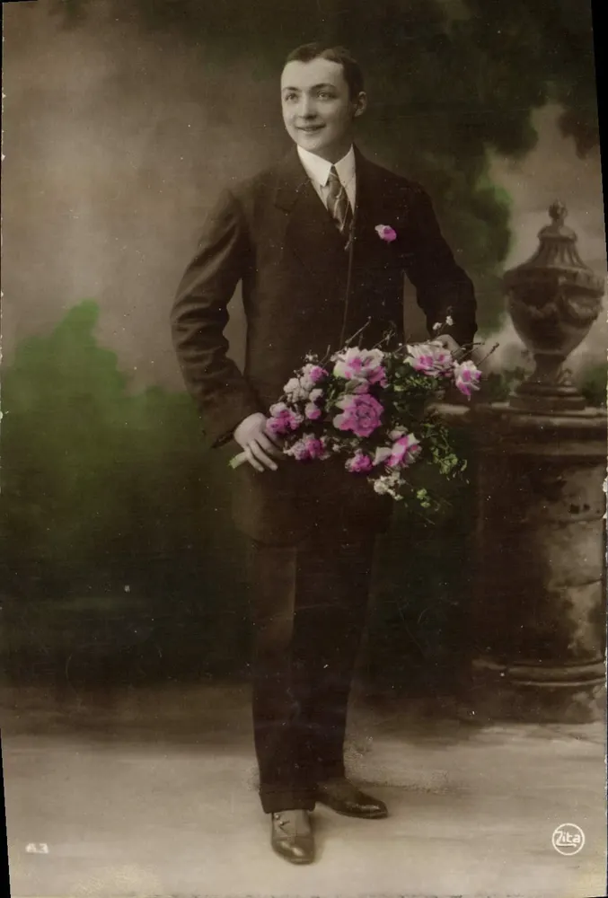 Retrato de um jovem em traje — estúdio Zita — n° 43 - Frente