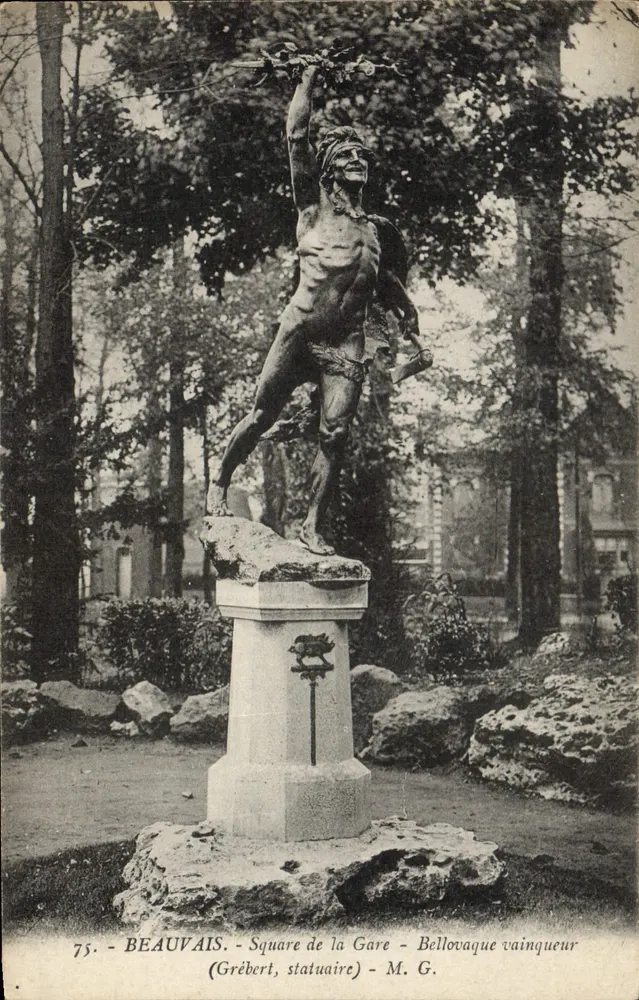 Beauvais - Square de la Gare - Bellovaque vencedor (Gréberl, escultor) - M. G. - Frente