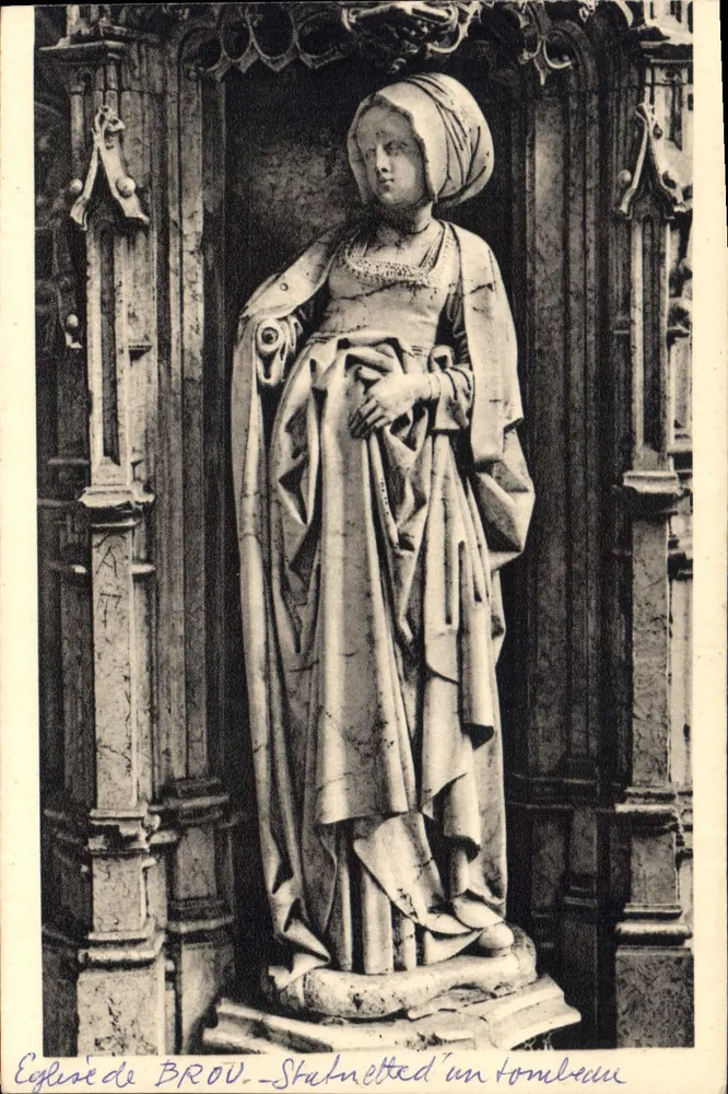 Igreja de Brou — Estatueta de um túmulo — Serv. Commercial Monuments Historiques, Paris - Frente