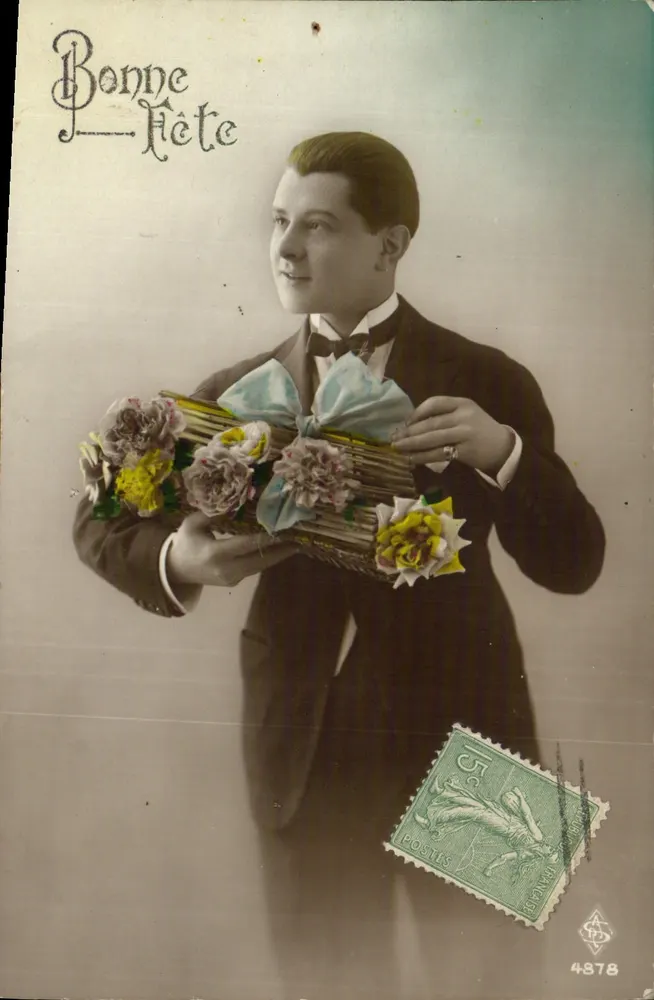 Mann in Anzug mit Blumenkorb — Frohe Feier — Postus Nr. 4878 - Vorderseite
