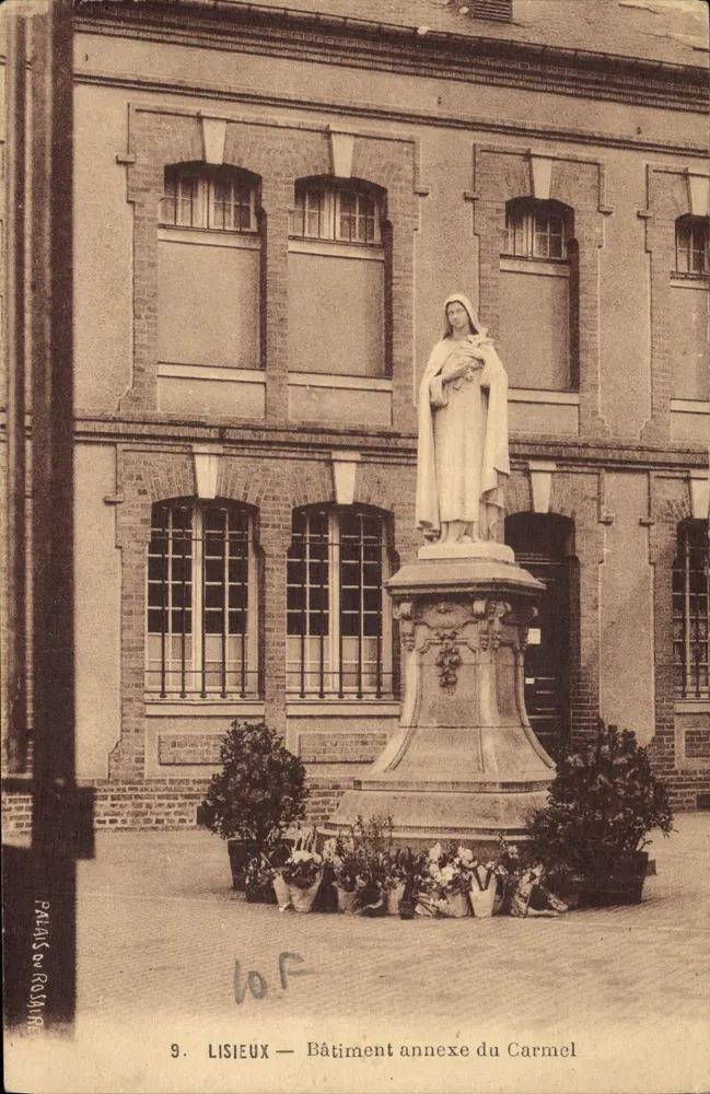 Lisieux — Edifício anexo do Carmel — Palácio do Rosário - Frente