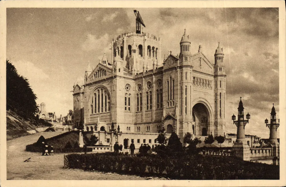 A Basílica de Lisieux — Vista geral — BSL, n°14 - Frente