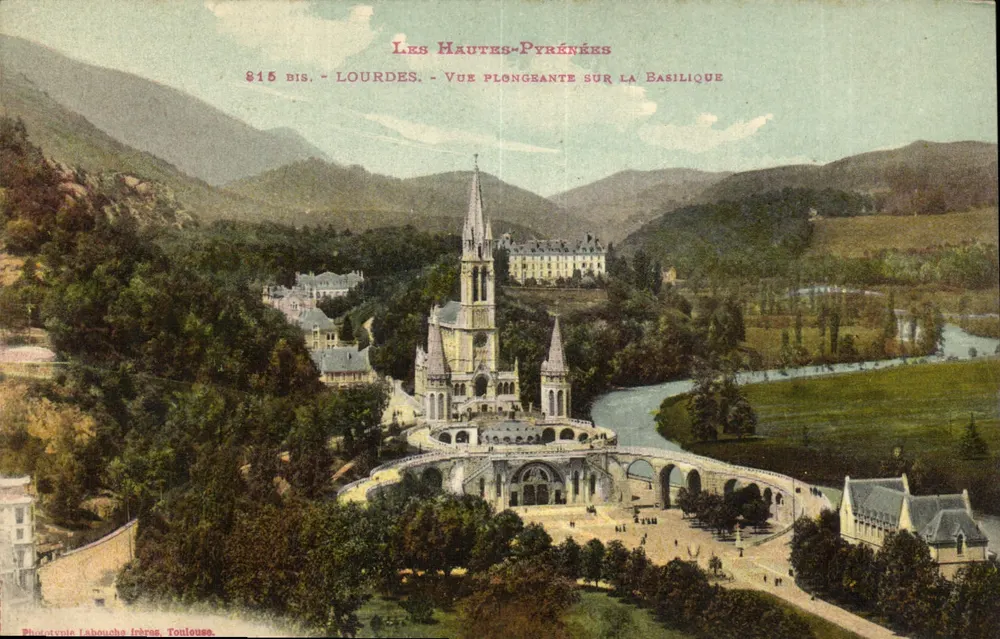 Lourdes — Vogelperspektive auf die Basilika — Phototypie Lahouche frères, Toulouse, n° 815 bis - Vorderseite