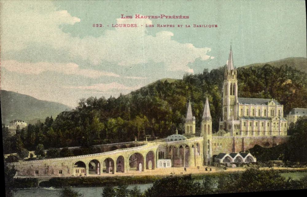 Lourdes - Les Rampes e a Basílica — Les Hautes-Pyrénées, n° 822 - Frente
