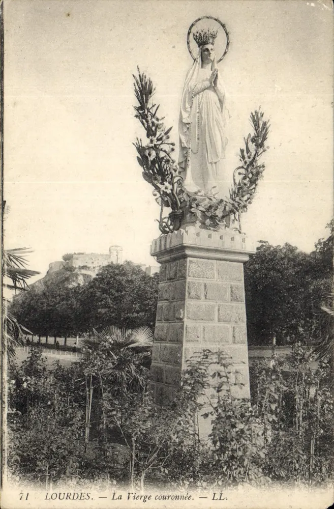 Lourdes — A Virgem Coroada — LL - Frente