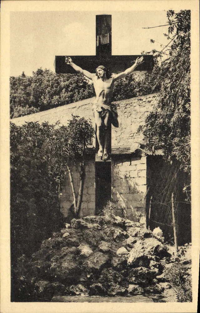 Calvaire — Statue de Jésus-Christ crucifié — Couvent des Religieuses Augustines de Saint-Germain-en-Laye - Vorderseite